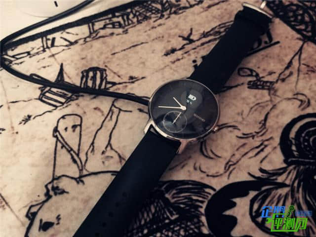 这是智能手表？我戴withings steel hr两周都没充电