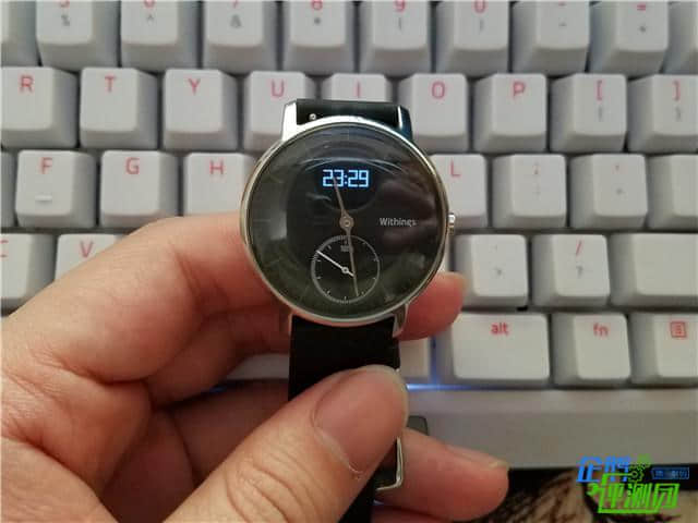 这是智能手表？我戴withings steel hr两周都没充电
