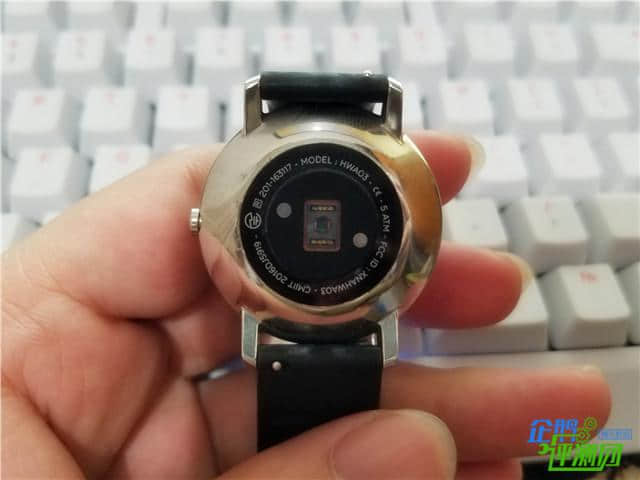这是智能手表？我戴withings steel hr两周都没充电
